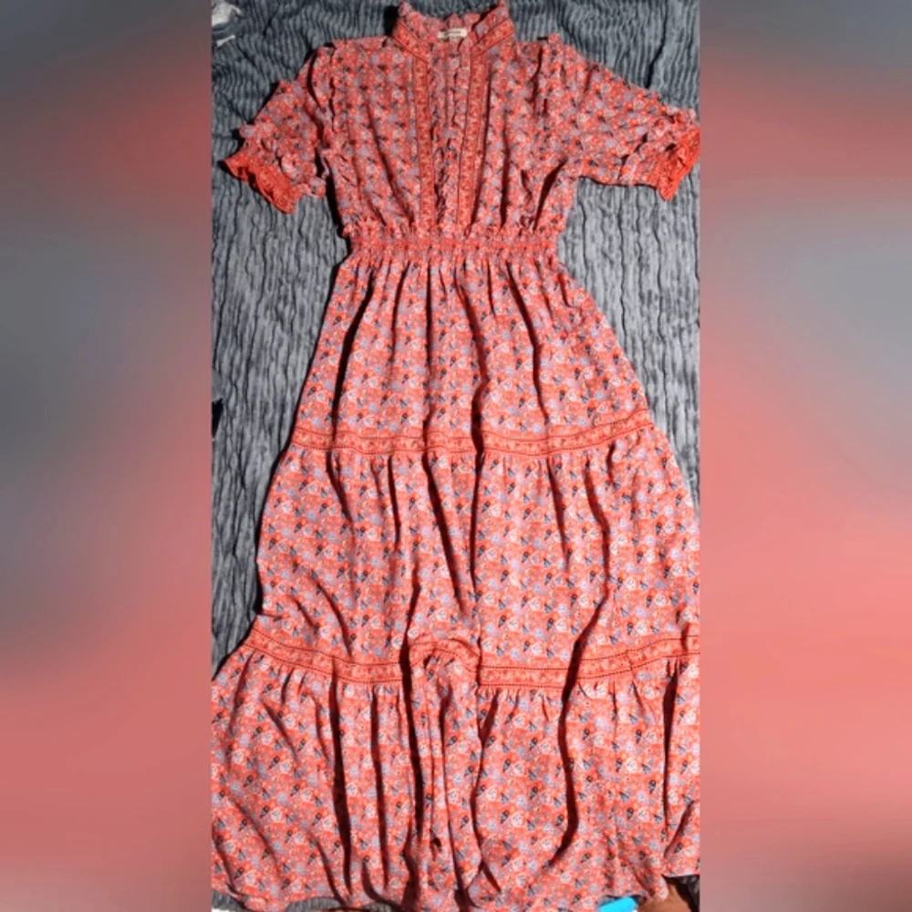 Max Studio - Collar V-Neck Short Smocked Sleeve Tiered Ruffle Maxi Dress - L - Picture 7 of 10